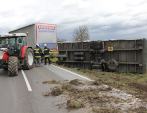 Sturm – umgestürzter LKW – 31.3.2015